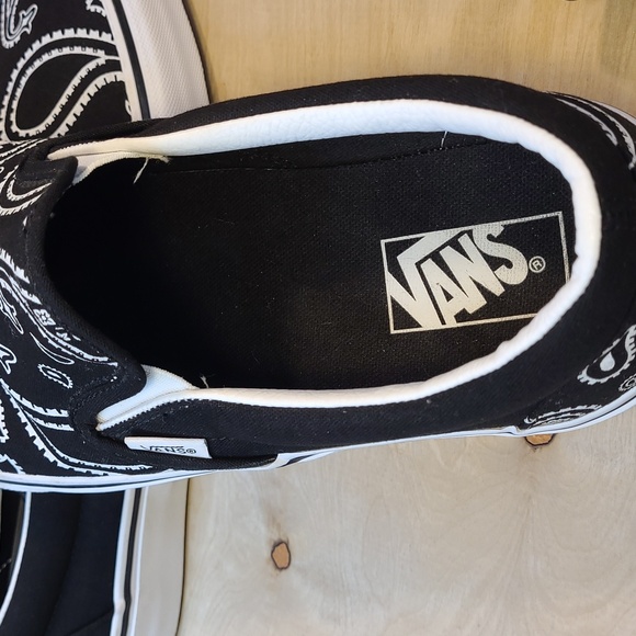 Vans Classic Slip-On Peace Paisley Black Sneakers - Picture 10 of 10